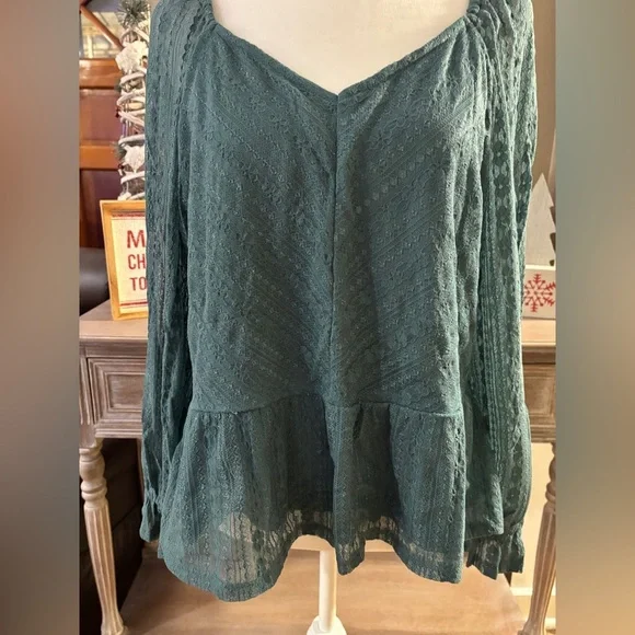 NWT LC Lauren Conrad Puff Sleeve Lace Peplum Blouse - Picture 3 of 9